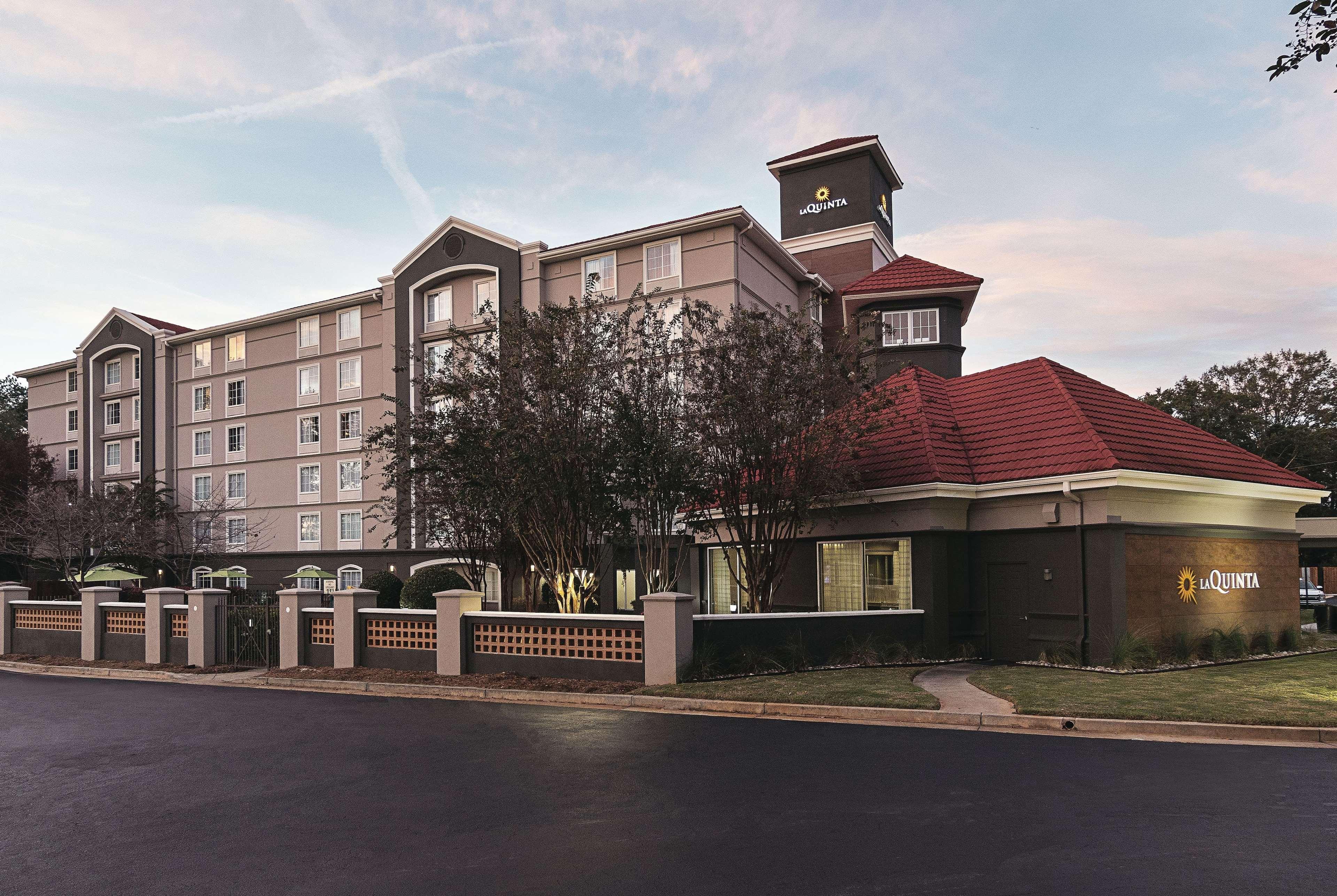 La Quinta By Wyndham Atlanta Conyers Hotel Exterior photo