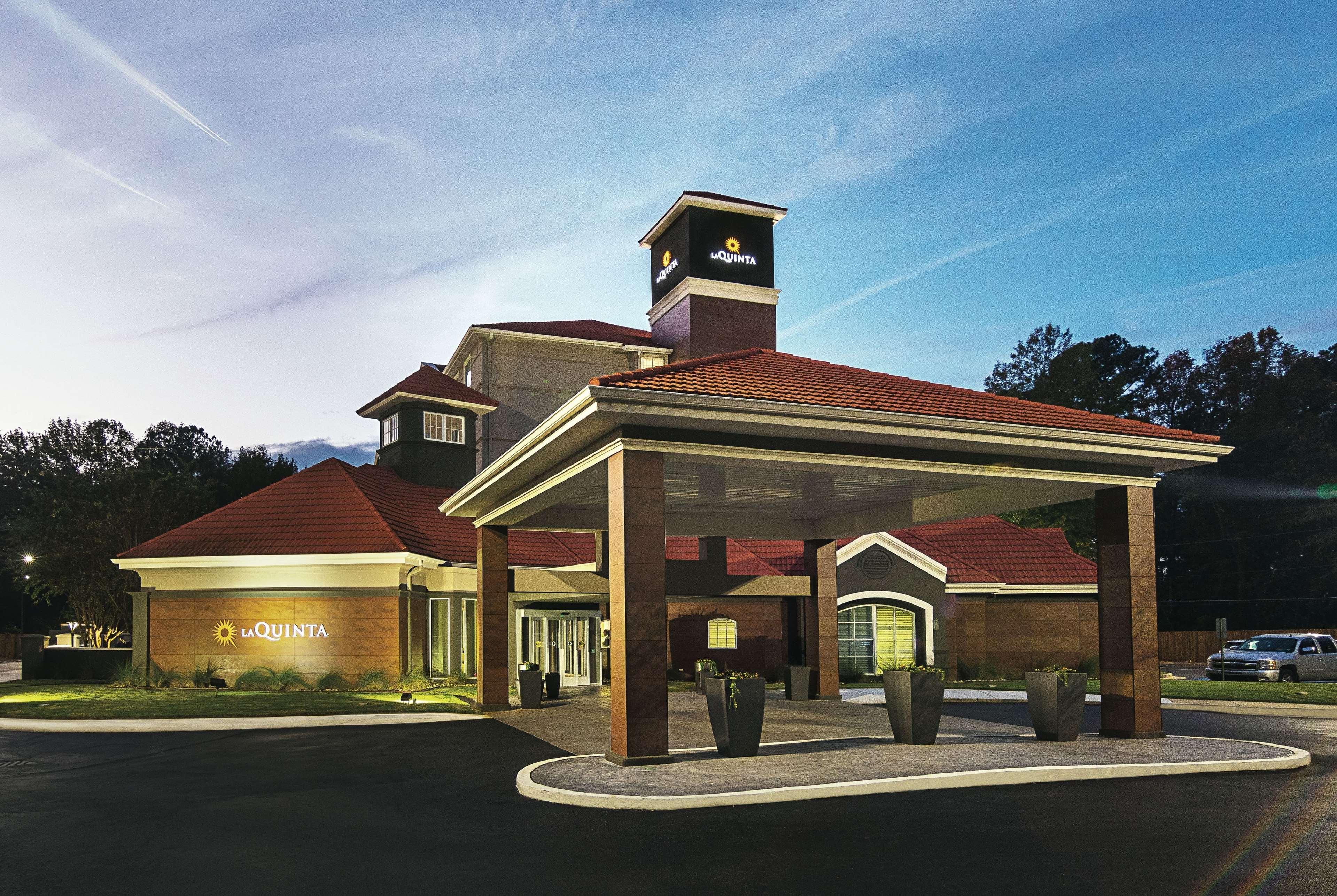 La Quinta By Wyndham Atlanta Conyers Hotel Exterior photo