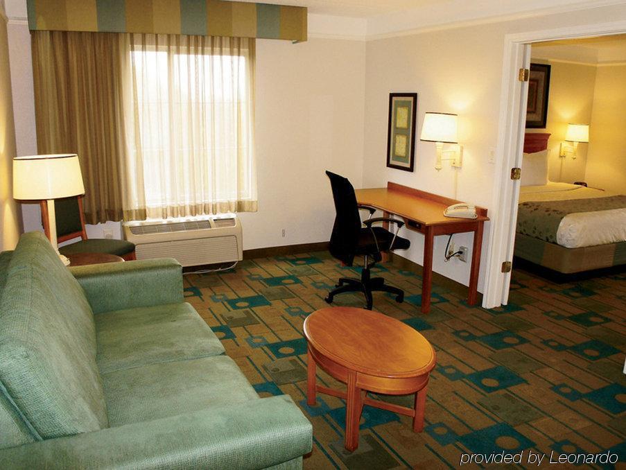La Quinta By Wyndham Atlanta Conyers Hotel Exterior photo